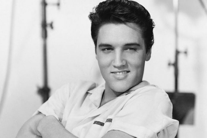 Elvis Presley el famoso rey del rock en estados unidos